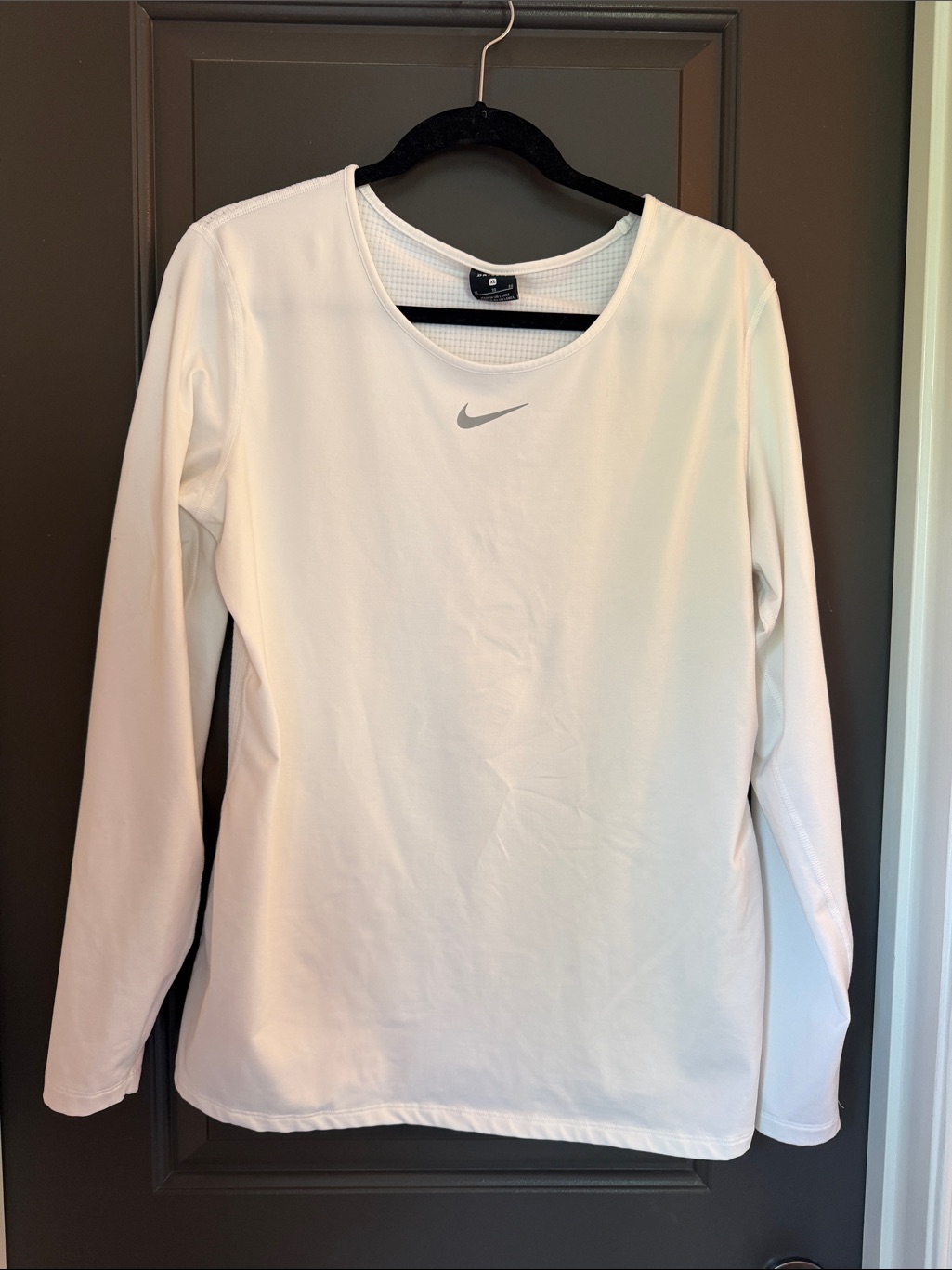 Nike White Long Sleeve Women’s Athletic Top With Silver Swoosh Size Xl